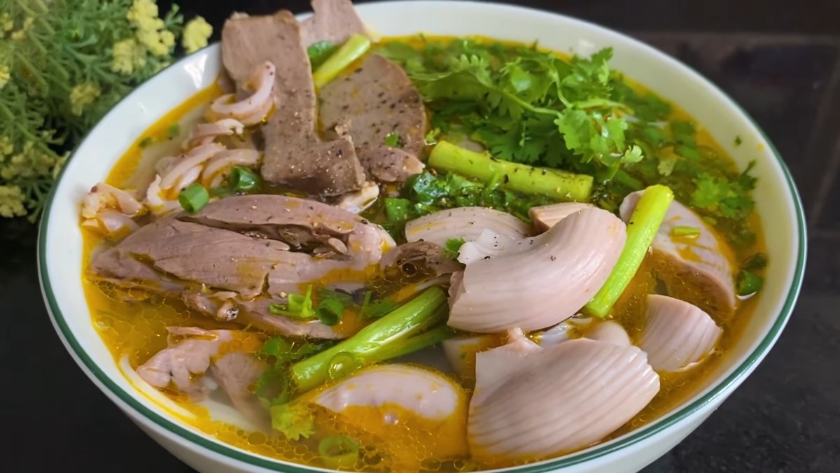 2 cách nấu bún lòng lợn