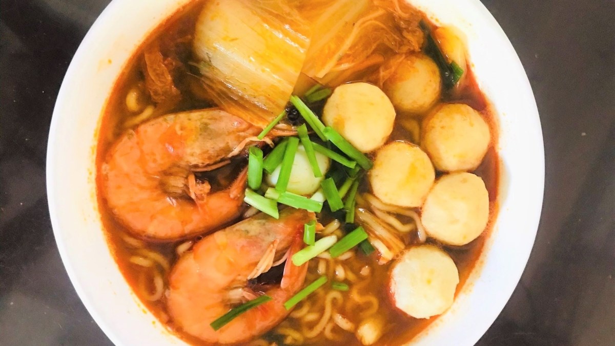Cách nấu mì cay hải sản với mì gói siêu ngon, cay bá cháy Cách nấu mì cay hải sản với mì gói siêu ngon, cay bá cháy