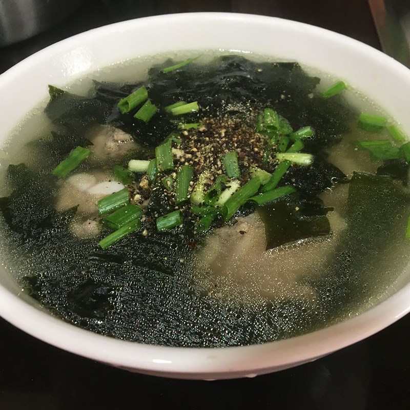 Bước 3 Thành phẩm Canh rong biển nấu xương heo Bước 3 Thành phẩm Canh rong biển nấu xương heo