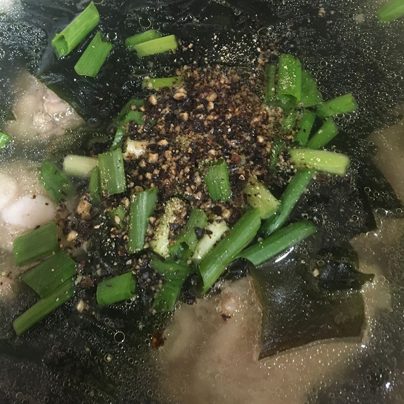 Bước 3 Thành phẩm Canh rong biển nấu xương heo Bước 3 Thành phẩm Canh rong biển nấu xương heo