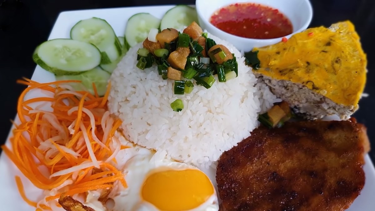 Cách làm cơm sườn trứng ngon chuẩn vị đậm đà dễ làm ngay tại nhà Cách làm cơm sườn trứng ngon chuẩn vị đậm đà dễ làm ngay tại nhà