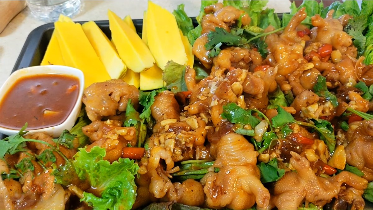 Chân gà rút xương cháy tỏi Chân gà rút xương cháy tỏi