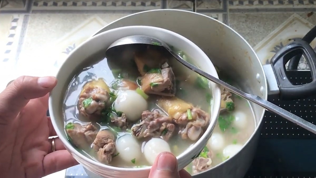 Cách làm gà nấu chôm chôm đơn giản, thơm ngon, lạ vị