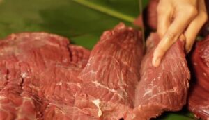 Cách thái thịt không đúng thớ Cách thái thịt không đúng thớ