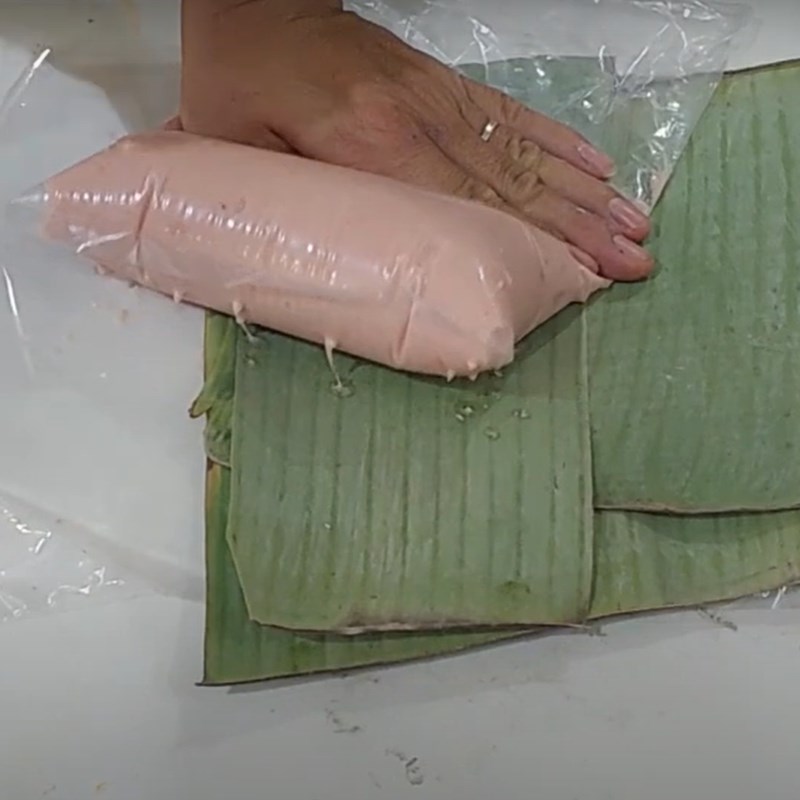 Bước 6 Bó chả lụa Chả lụa làm bằng máy xay thịt Bước 6 Bó chả lụa Chả lụa làm bằng máy xay thịt