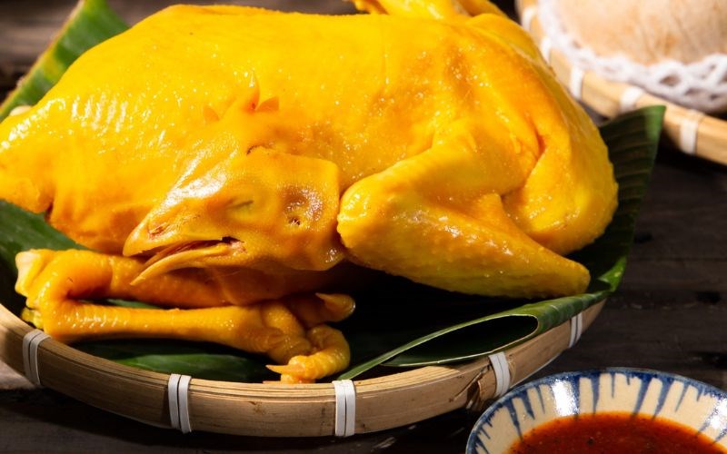 Cách ăn gà ủ muối hoa tiêu Cách ăn gà ủ muối hoa tiêu