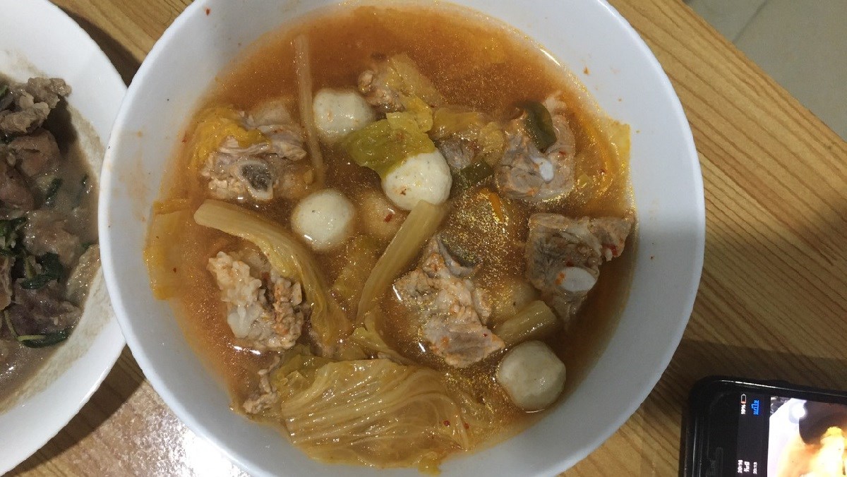 canh kim chi sườn heo Hàn Quốc