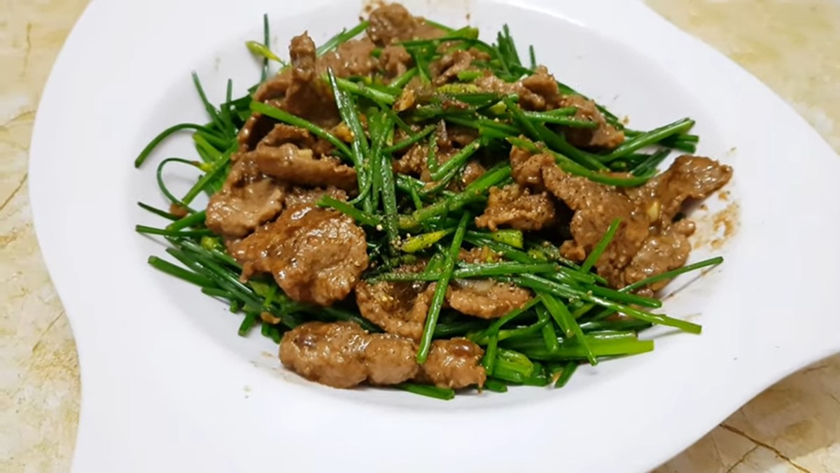 2 cách làm bông hẹ xào thịt bò và xào gan heo thơm ngon, hấp dẫn dễ làm 2 cách làm bông hẹ xào thịt bò và xào gan heo thơm ngon, hấp dẫn dễ làm