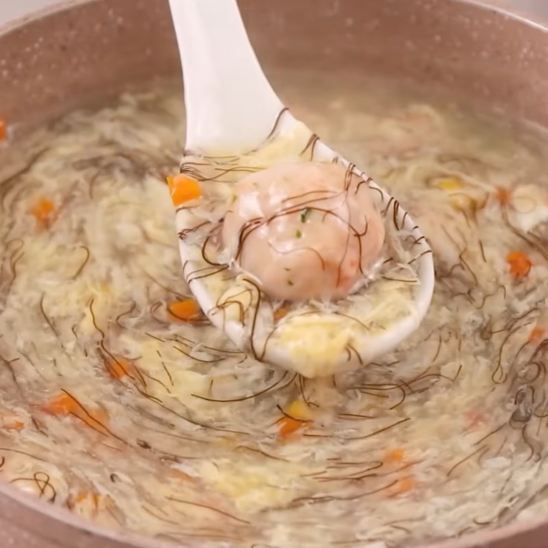Bước 4 Hoàn thiện Súp tôm viên phô mai