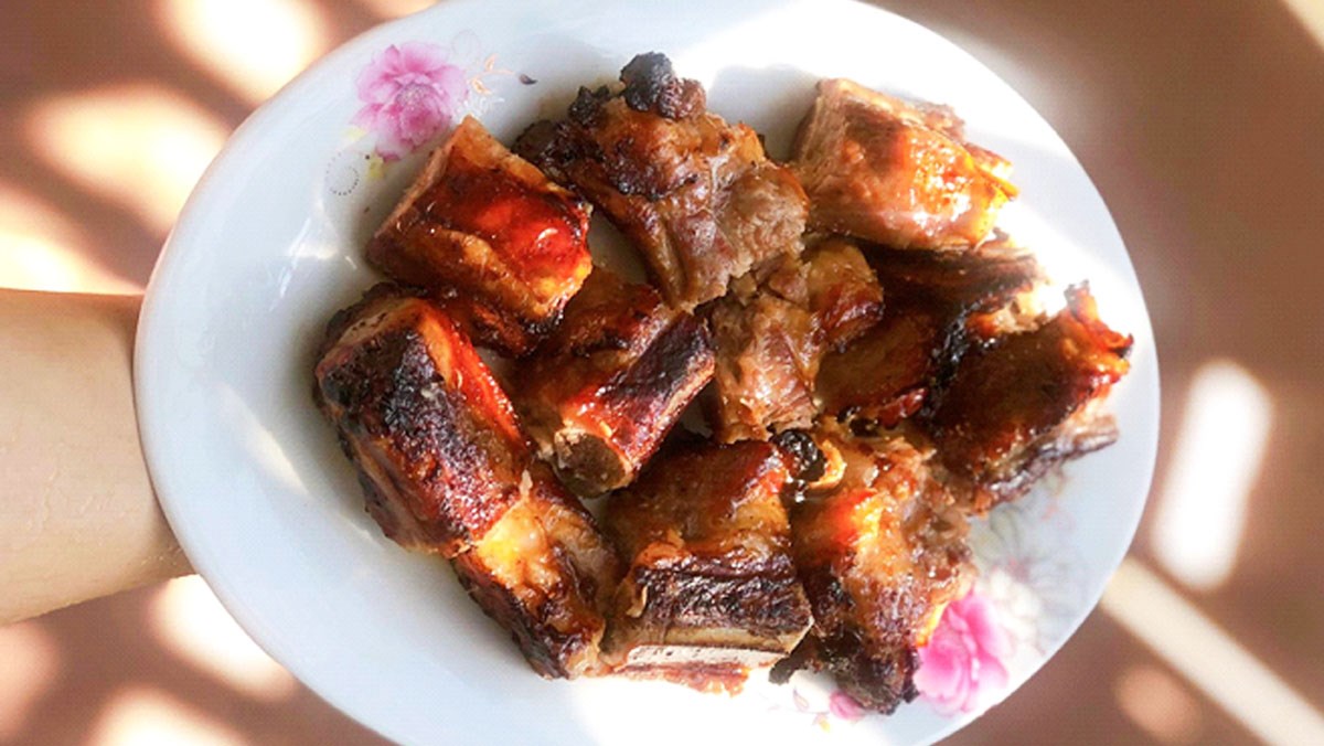huong-dan-cach-lam-suon-nuong-bbq-bang-noi-chien-khong-dau-avt-1200x676-2 Sườn nướng BBQ bằng nồi chiên không dầu