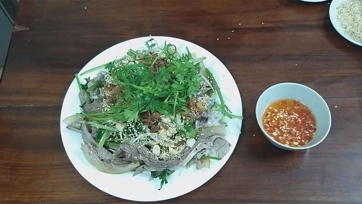 Cách làm gỏi bê thui món ngon xứ Huế, ăn là nhớ mãi không thôi Cách làm gỏi bê thui món ngon xứ Huế, ăn là nhớ mãi không thôi