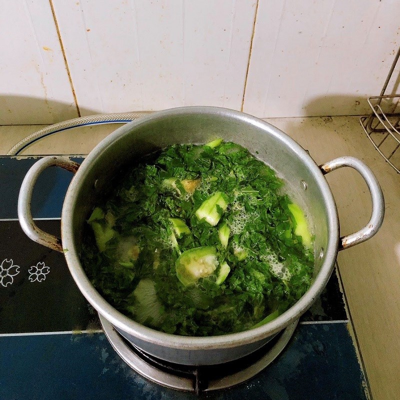 Bước 2 Nấu canh Canh mướp rau đay nấu tôm khô Bước 2 Nấu canh Canh mướp rau đay nấu tôm khô