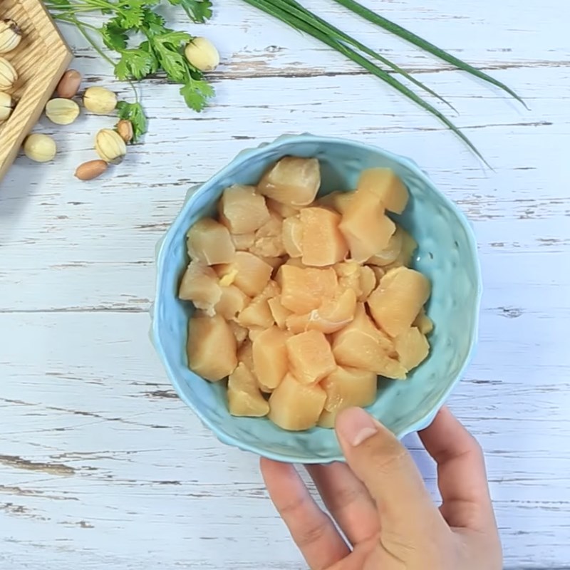 Bước 1 Sơ chế và ướp thịt gà Canh gà hạt sen
