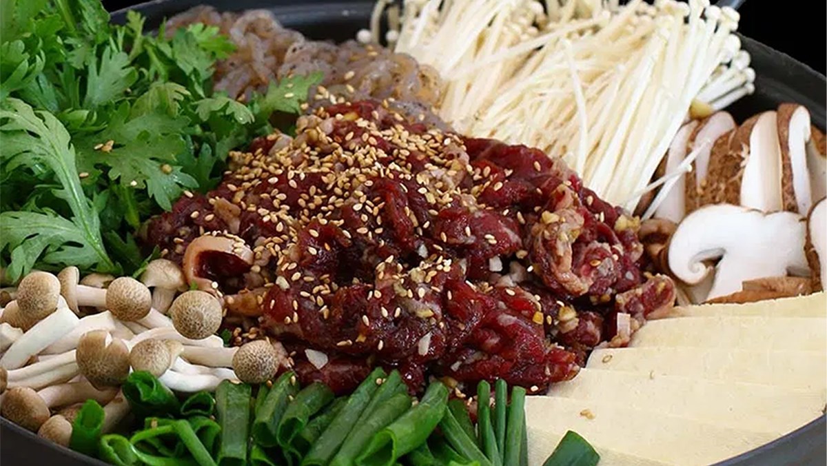 2 cách nấu lẩu bò Hàn Quốc thơm ngon hấp dẫn đơn giản tại nhà 2 cách nấu lẩu bò Hàn Quốc thơm ngon hấp dẫn đơn giản tại nhà