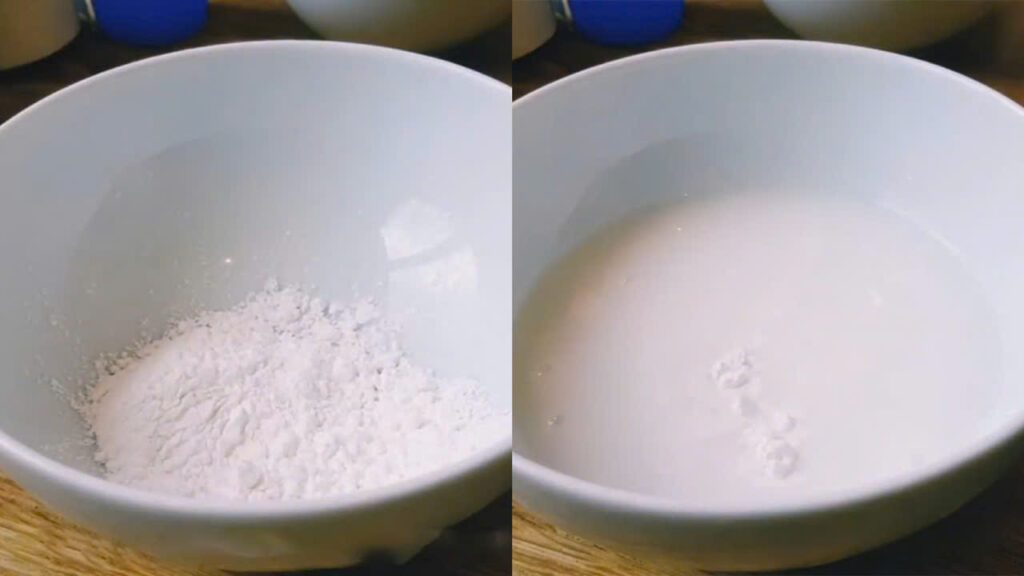 Pha bột năng và nấu đậu xanh Pha bột năng và nấu đậu xanh