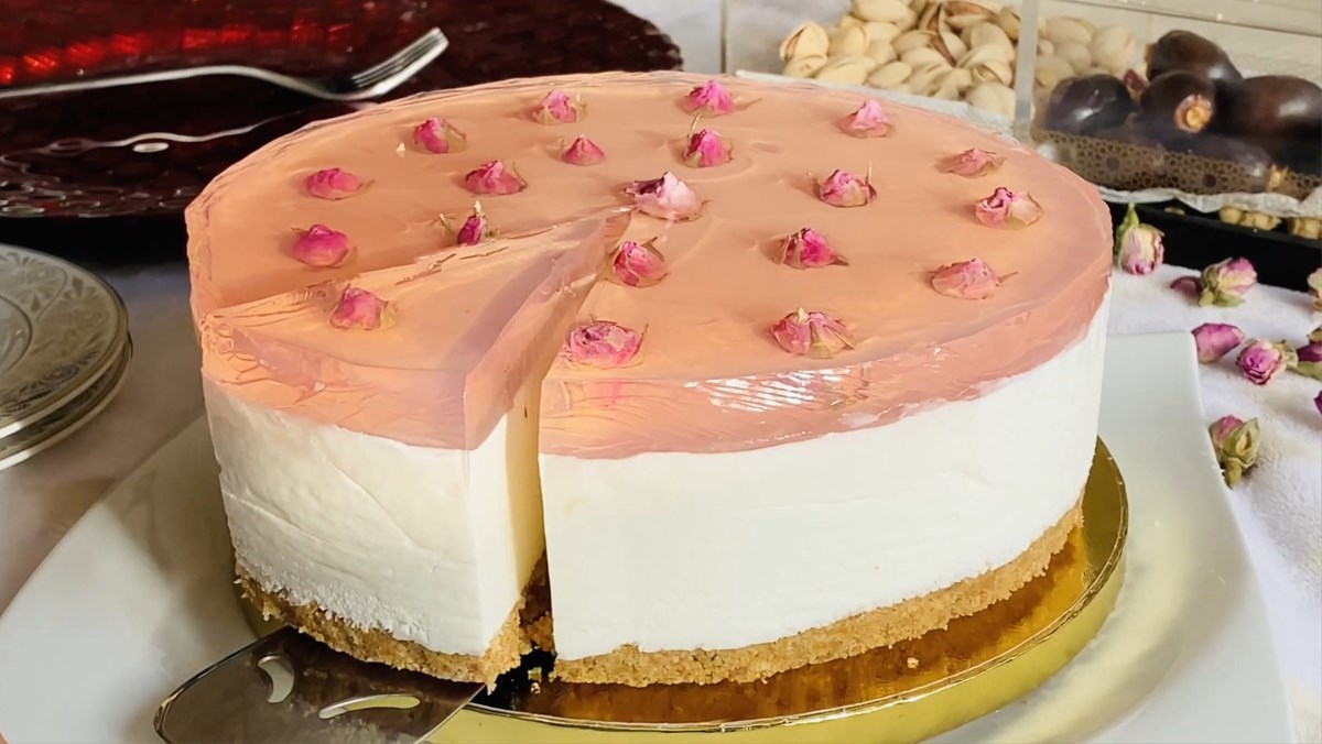 bánh mousse chocolate trắng thạch hoa hồng