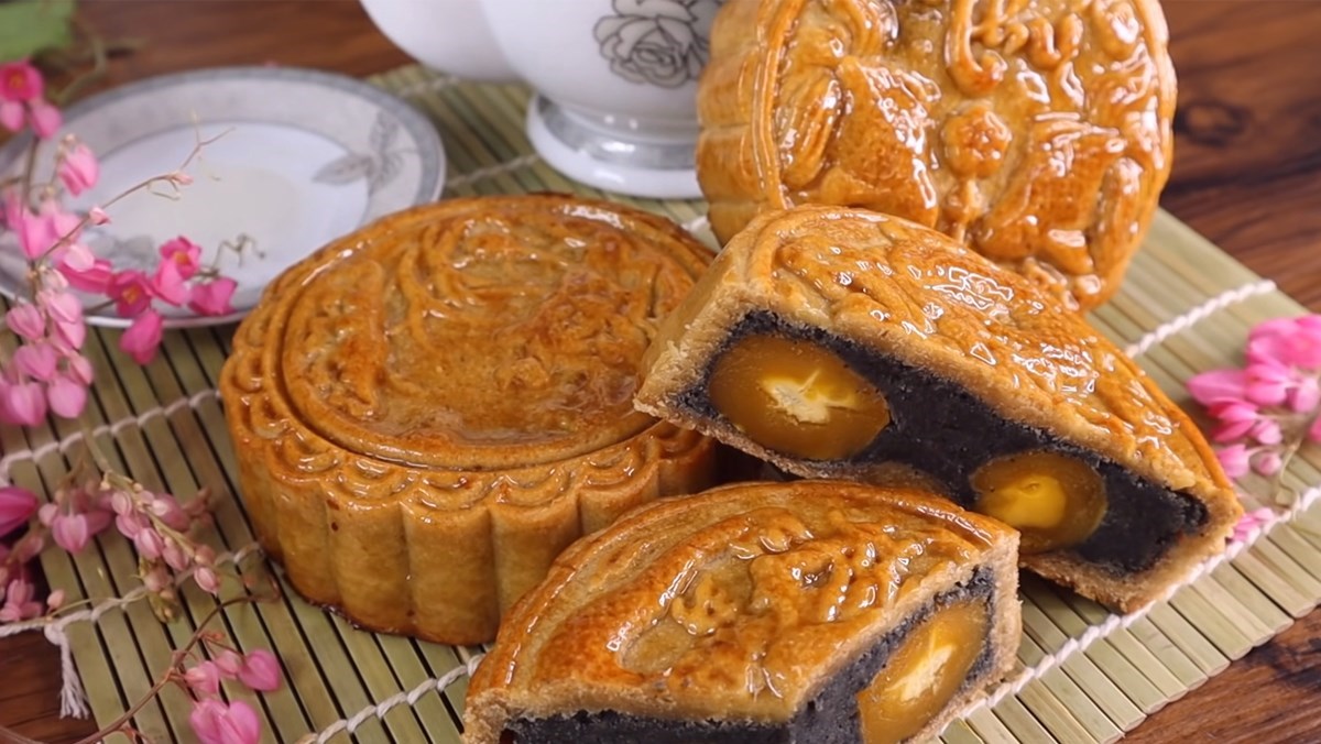 cách làm bánh Trung Thu mè đen trứng muối cách làm bánh Trung Thu mè đen trứng muối