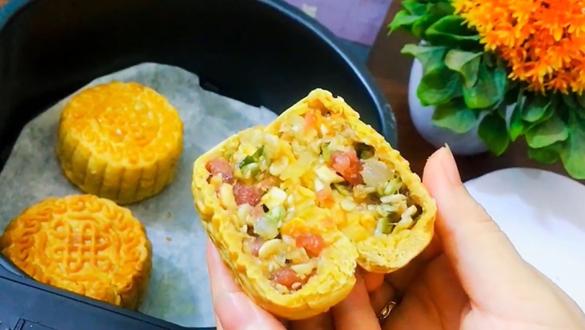Cách làm bánh Trung Thu thập cẩm bằng nồi chiên không dầu Cách làm bánh Trung Thu thập cẩm bằng nồi chiên không dầu