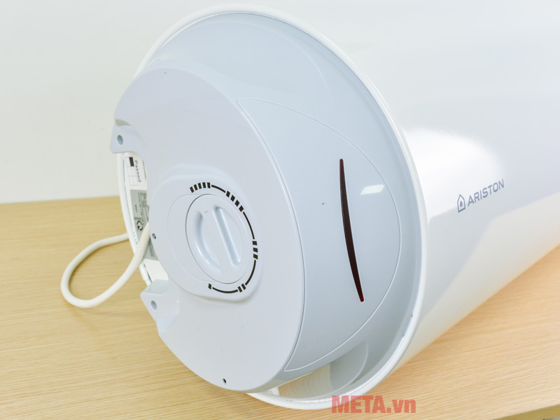Bảng điều khiển của máy nóng lạnh Ariston PRO R 50 SH 2.5 FE núm vặn, dễ sử dụng Bảng điều khiển của máy nóng lạnh Ariston PRO R 50 SH 2.5 FE núm vặn, dễ sử dụng