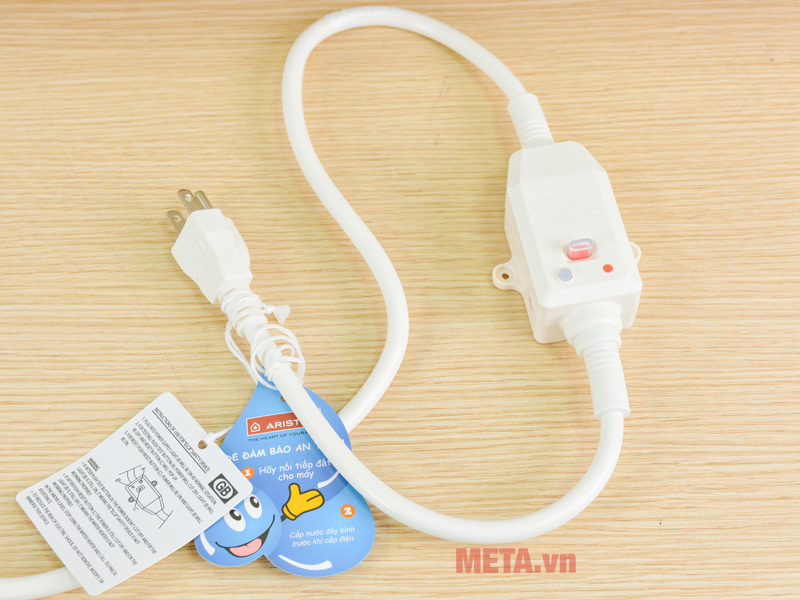 Ariston Pro R 50 SH 2.5 FE có cầu dao chống giật Ariston Pro R 50 SH 2.5 FE có cầu dao chống giật