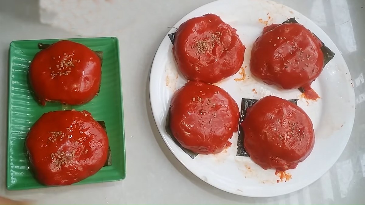 Cách làm bánh dày (bánh giầy) gấc nhân đậu xanh đẹp mắt cho ngày giỗ Tổ Cách làm bánh dày (bánh giầy) gấc nhân đậu xanh đẹp mắt cho ngày giỗ Tổ