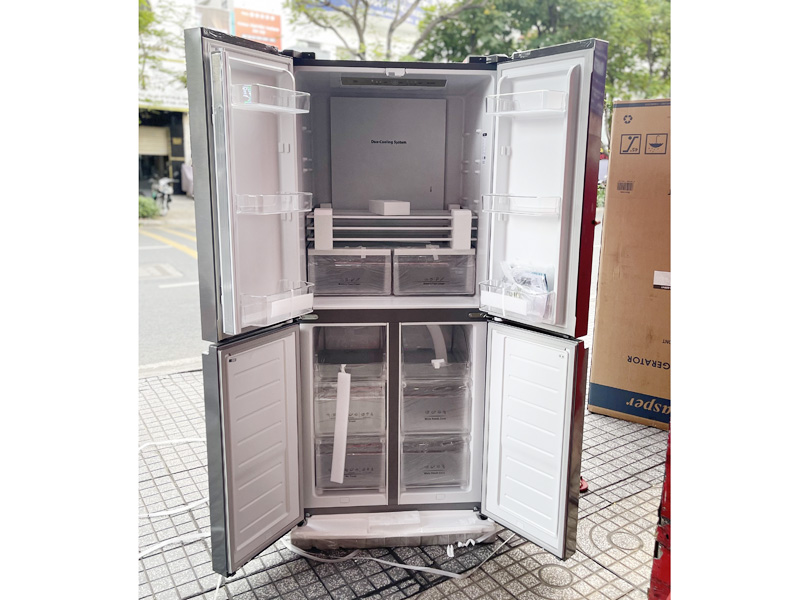 Bên trong tủ lạnh Casper RM-520VT Casper RM-520VT