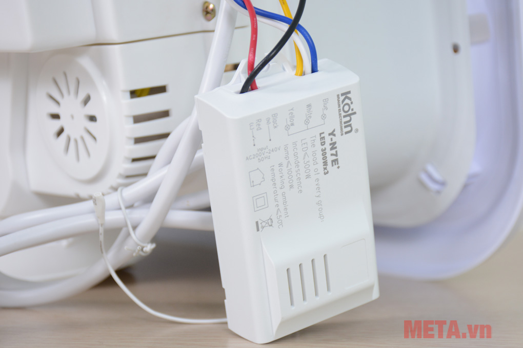 Đèn sưởi nhà tắm Braun Kohn BU04G 4 bóng (Có điều khiển)