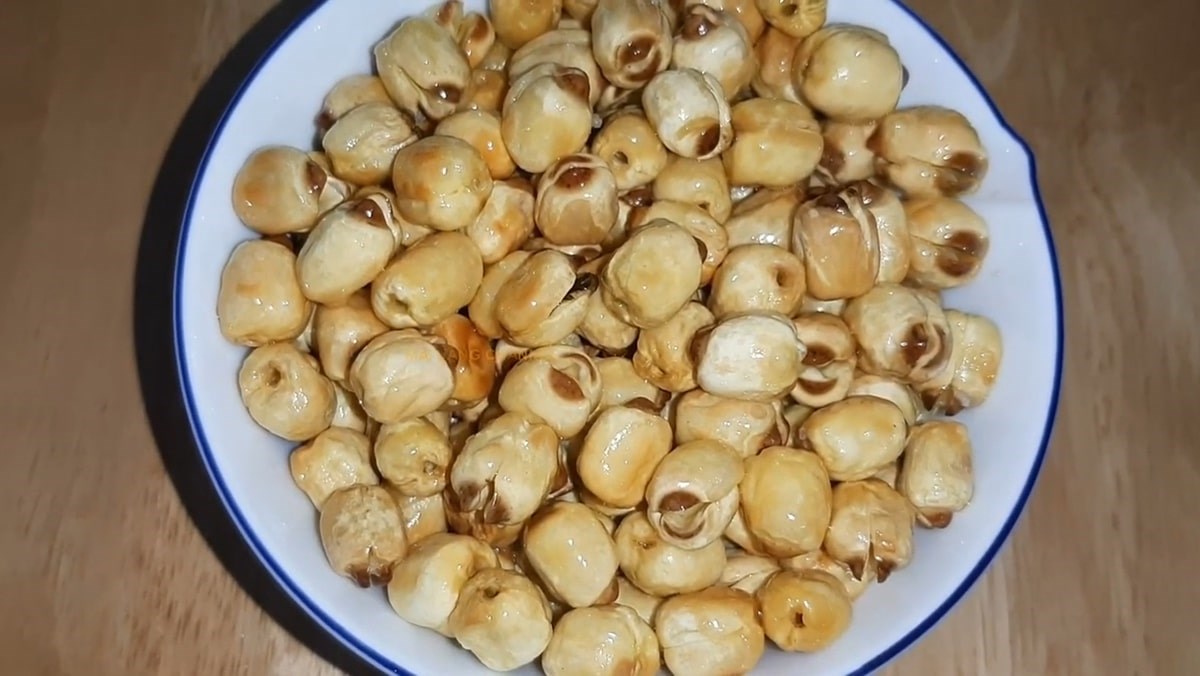 Cách làm hạt sen sấy khô giòn thơm, bùi ngậy ăn vặt cực thích Cách làm hạt sen sấy khô giòn thơm, bùi ngậy ăn vặt cực thích