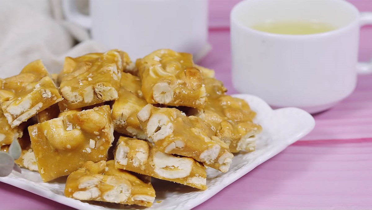 2 cách làm kẹo hạt điều caramel và sữa dừa ngọt ngào nhâm nhi ngày Tết 2 cách làm kẹo hạt điều caramel và sữa dừa ngọt ngào nhâm nhi ngày Tết