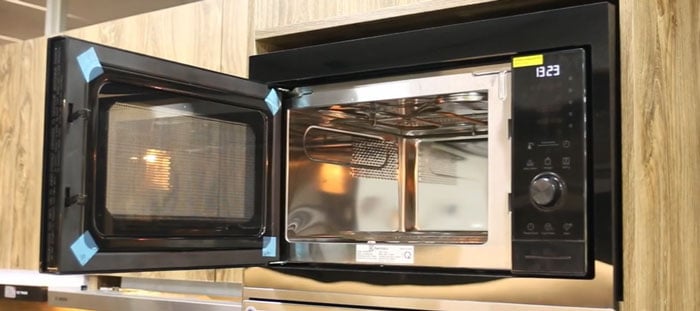 lò vi sóng Electrolux EMSB30XCF có đèn chiếu sáng khoang lò