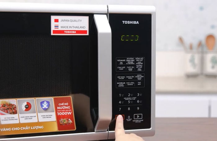 lò vi sóng Toshiba ER SGS23 có tính năng khóa trẻ em lò vi sóng Toshiba ER SGS23 có tính năng khóa trẻ em
