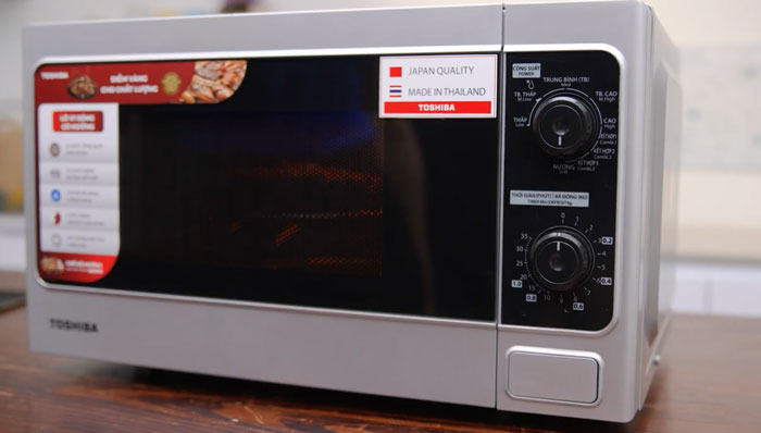 Lò vi sóng Toshiba ER SGM20 có kiểu dáng hiện đại Lò vi sóng Toshiba ER SGM20 có kiểu dáng hiện đại