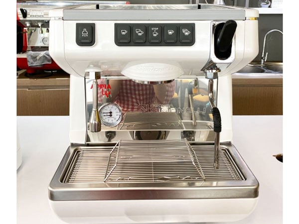 Máy pha cà phê bán tự động Máy pha cà phê bán tự động