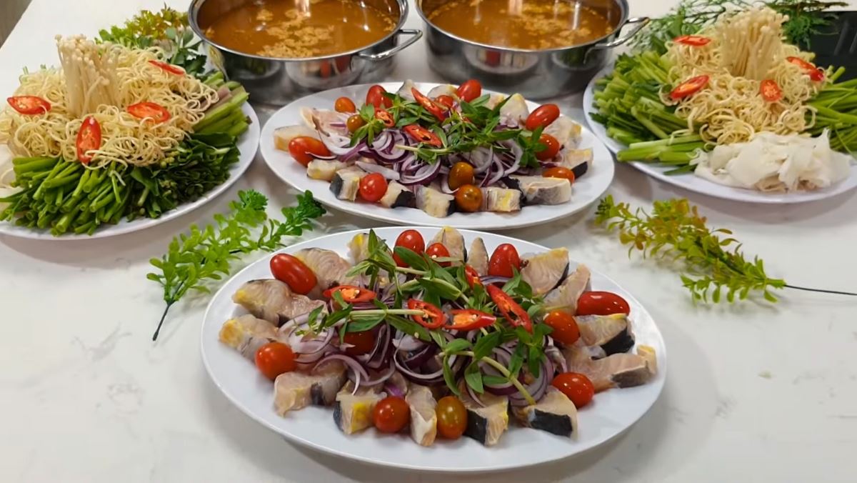 Cách nấu lẩu cá tầm Sapa chua cay ngon mềm tại nhà với nồi lẩu điện 