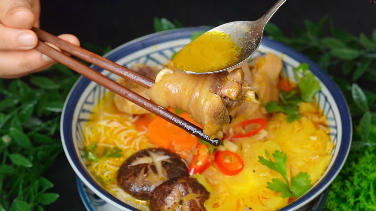 Gà nấu khóm