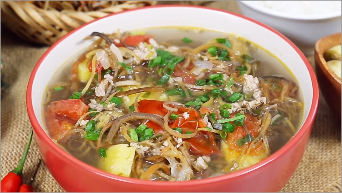 Canh hoa chuối nấu thịt lợn