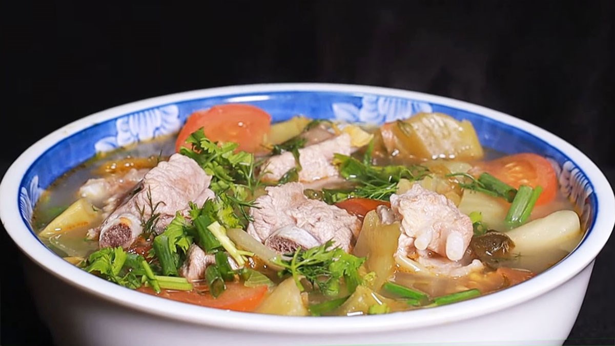 cach-nau-canh-cai-chua-suon-non-chua-ngot-hap-dan-cho-bua-com-avt-1200x676-1