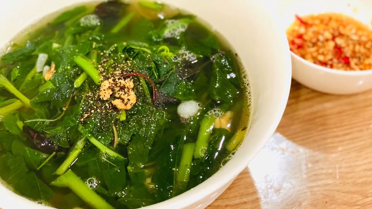 2 cách nấu canh rau tập tàng nấu tôm ngọt ngon thanh mát giải nhiệt