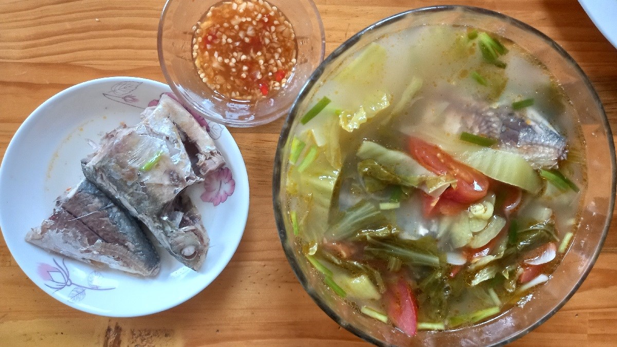 canh cá bạc má dưa chua thanh mát