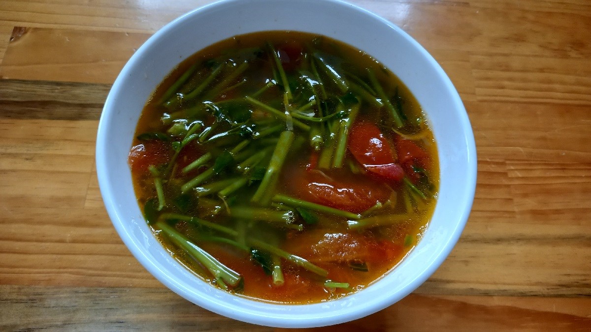 cachnaucanhchuatomraumuongthanhmatgiainhietcucngon-1200x676-2 Canh chua tôm rau muống