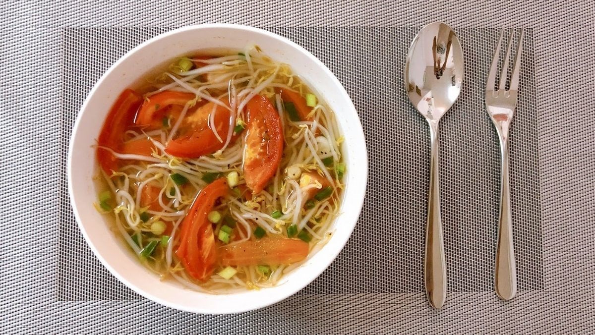 Canh giá đỗ cà chua
