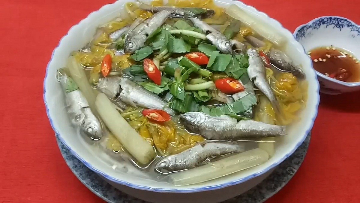 canhchuacalinhbongdiendienbongsungdaumuanuocnoingontuyetvoi-videoso788-4screenshot-1200x676-2 Canh chua cá linh bông điên điển và bông so đũa