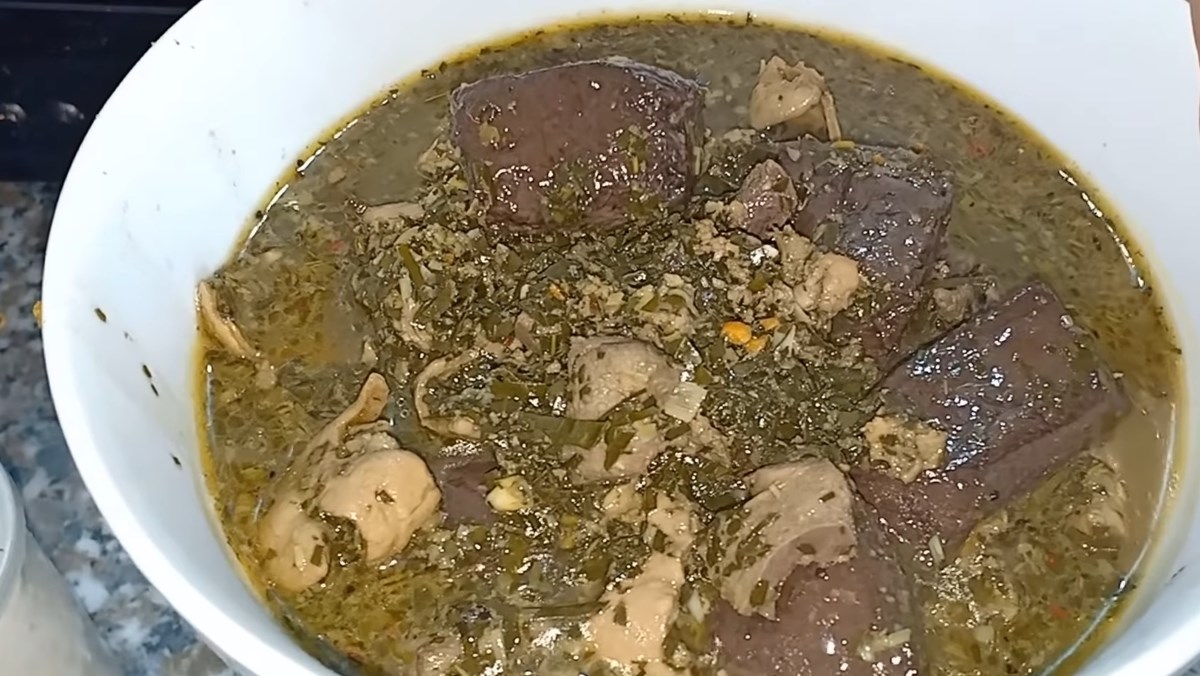 canh lá đắng với lòng lợn lạ miệng thơm ngon chuẩn vị xứ Thanh