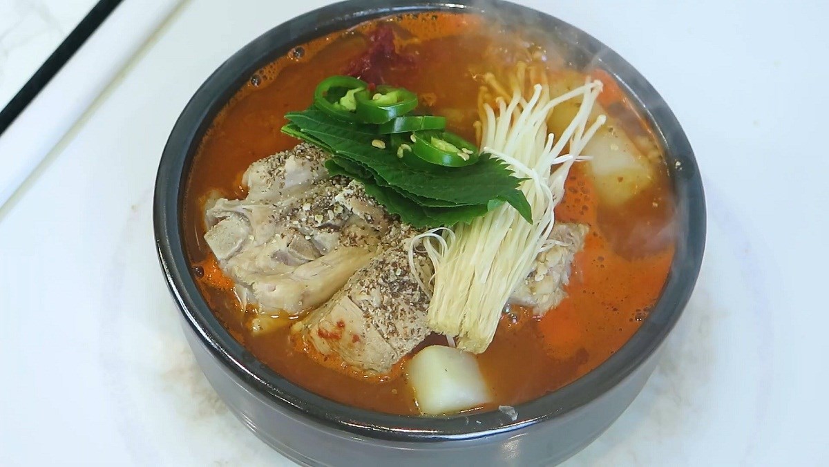 Cách nấu canh khoai tây xương hầm hàn quốc bổ dưỡng