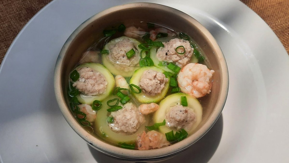 Canh bí ngòi nhồi tôm thịt