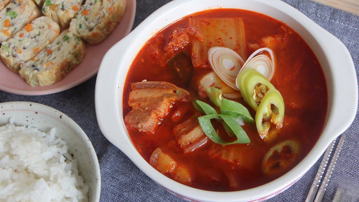 Cách nấu canh kim chi thịt heo cấp tốc đơn giản thơm ngon Cách nấu canh kim chi thịt heo cấp tốc đơn giản thơm ngon