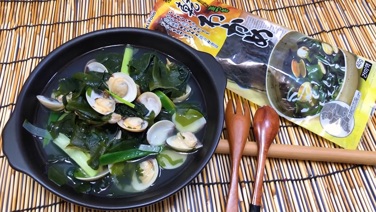 canh rong biển nấu ngao và vẹm tươi ngon thanh mát bổ dưỡng