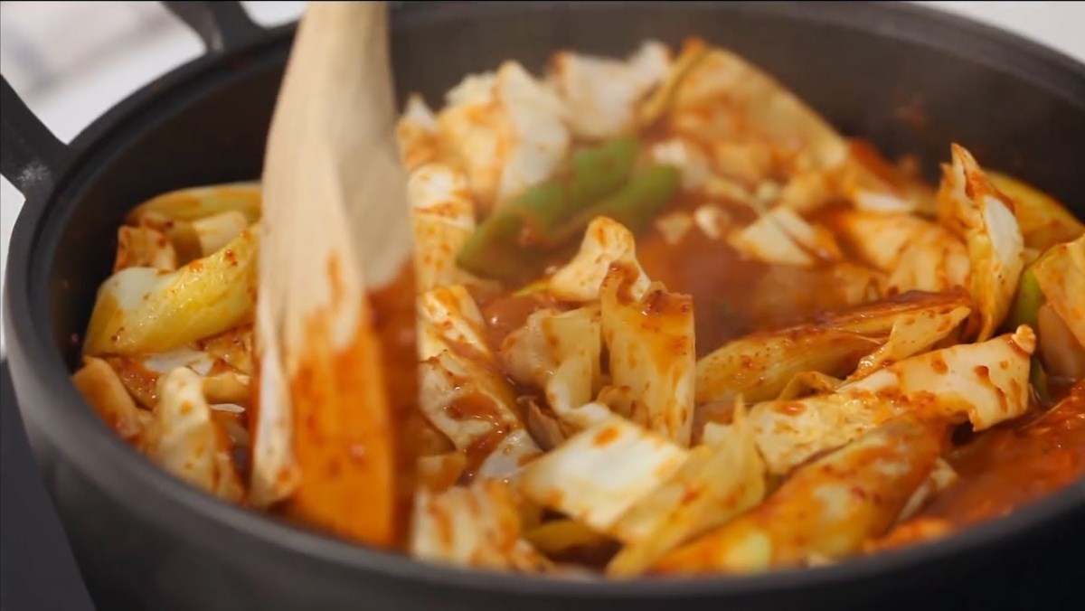 Gà nấu cay Hàn Quốc
