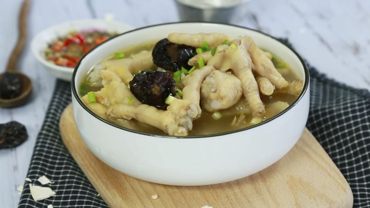 chân gà hầm thuốc bắc và hầm đậu phộng mềm ngon