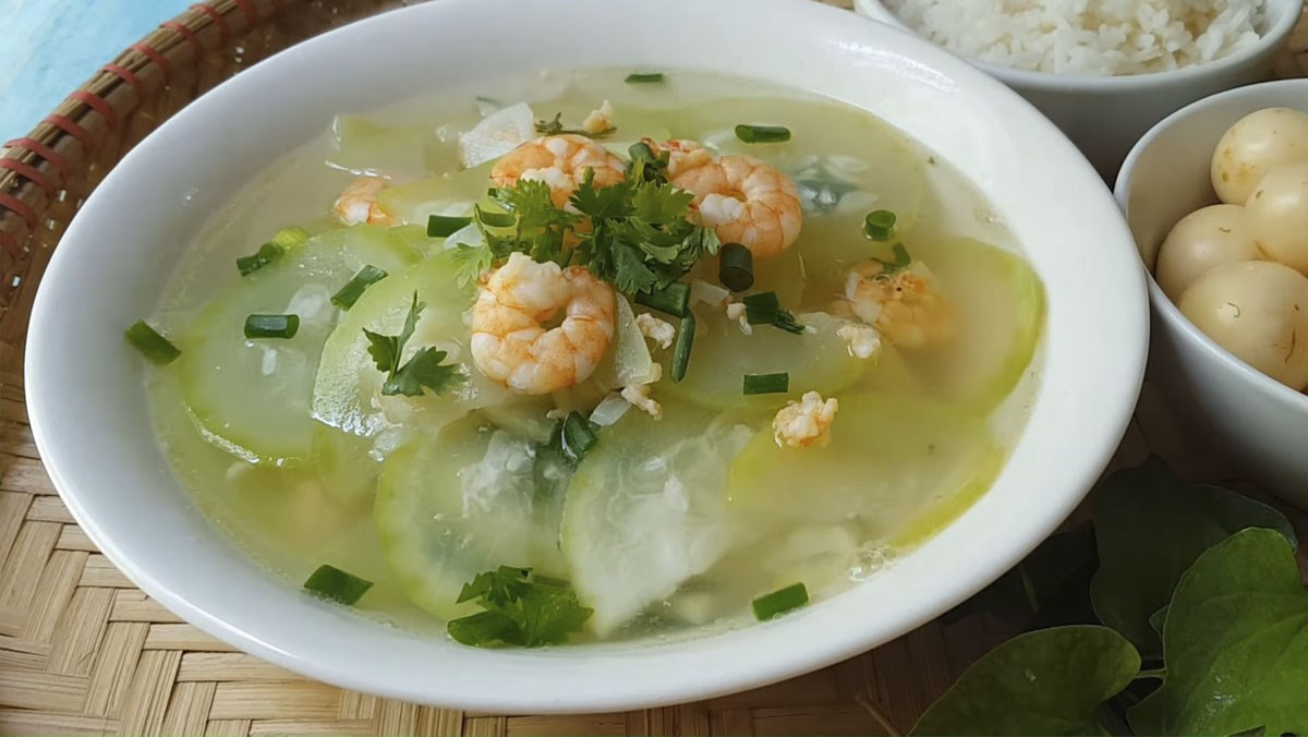 Canh bầu tôm tươi, cá lóc và sườn heo